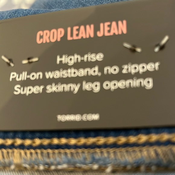 NWT Torrid Blue  Jeans - crop lean super soft “feel the fit” Sz Torrid 4 (26/4X) - Picture 11 of 14